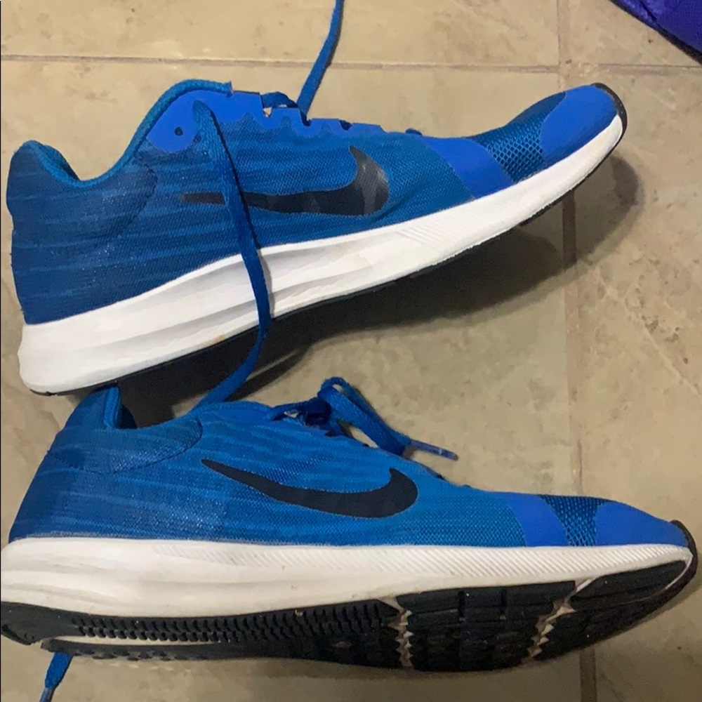 BLUE NIKE SHOES IN GREAT CONDITION!!! - Picture 2 of 6